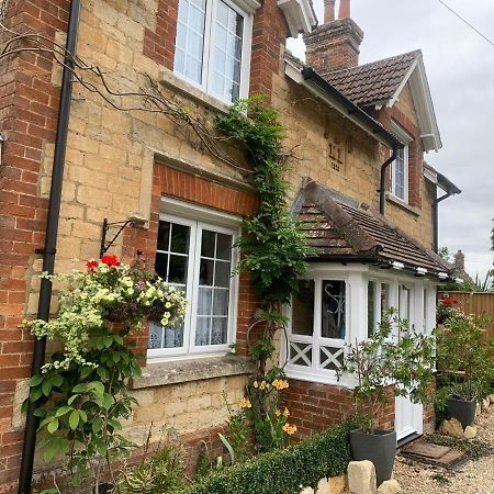 Sunshine Cottage Studley  Exterior photo