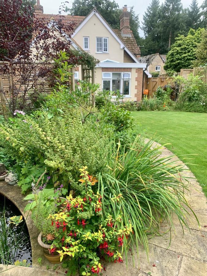 Sunshine Cottage Studley  Exterior photo
