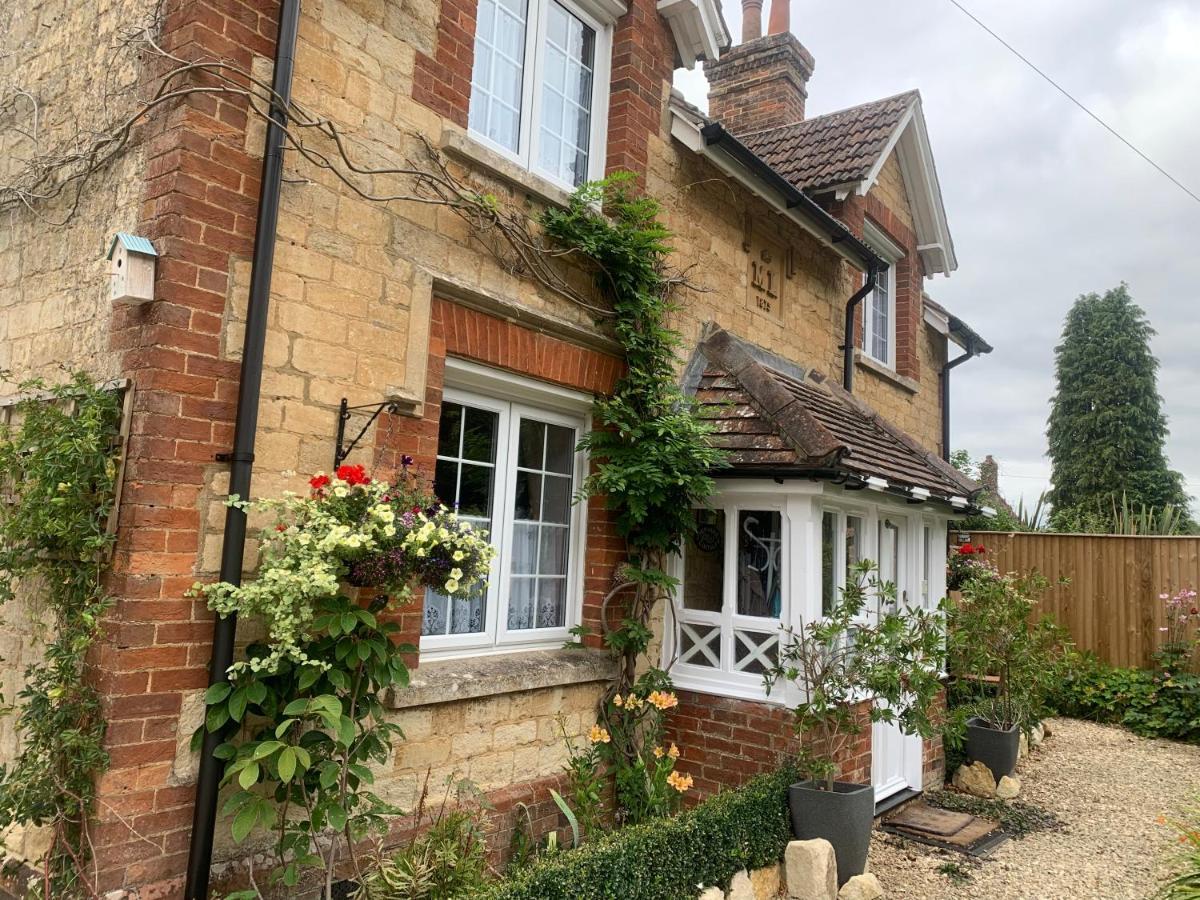 Sunshine Cottage Studley  Exterior photo