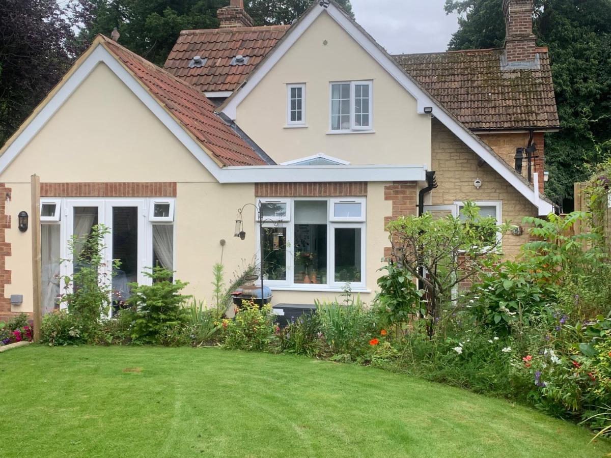 Sunshine Cottage Studley  Exterior photo