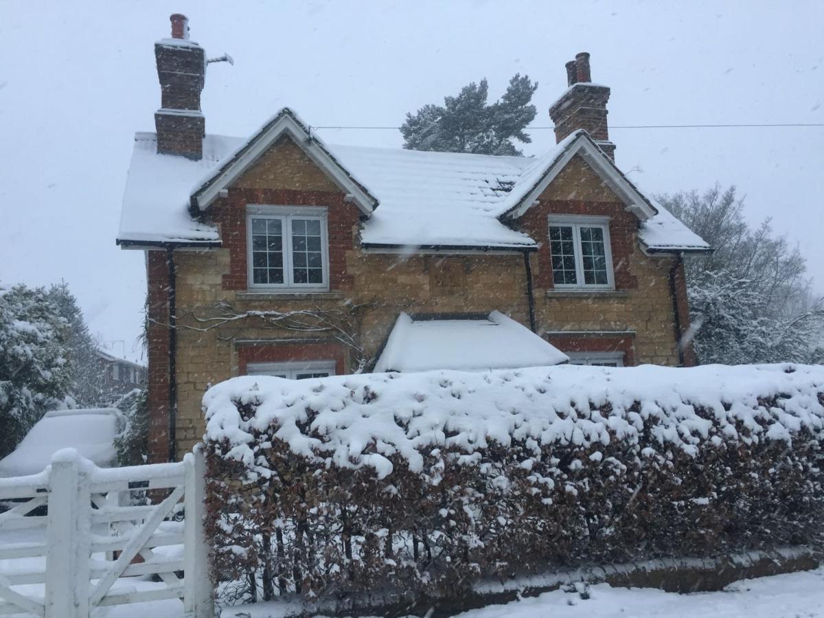 Sunshine Cottage Studley  Exterior photo